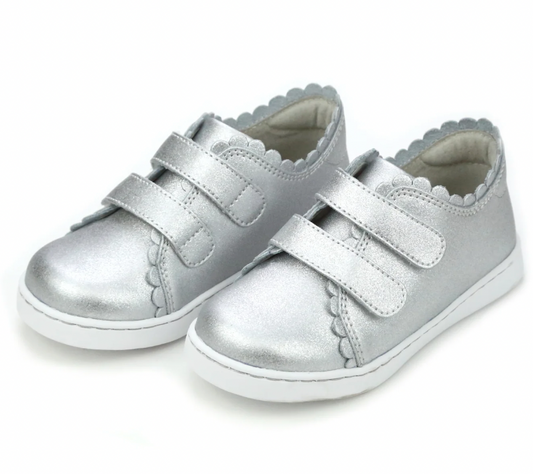 L'Amour Girls Caroline Scalloped Sneakers in Silver