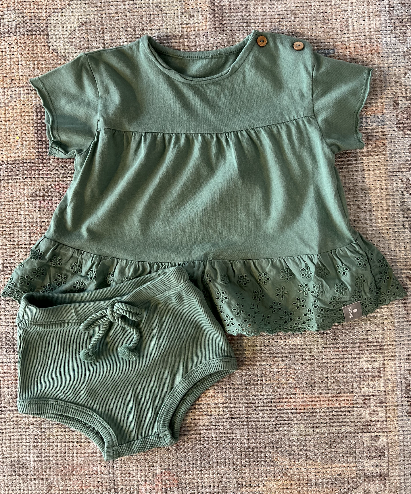 Snug Green Eyelet Floral Set